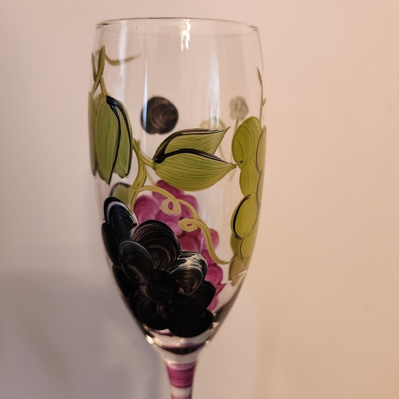 Vintage Grape Decorated Wine Glass - Picture 9 of 11